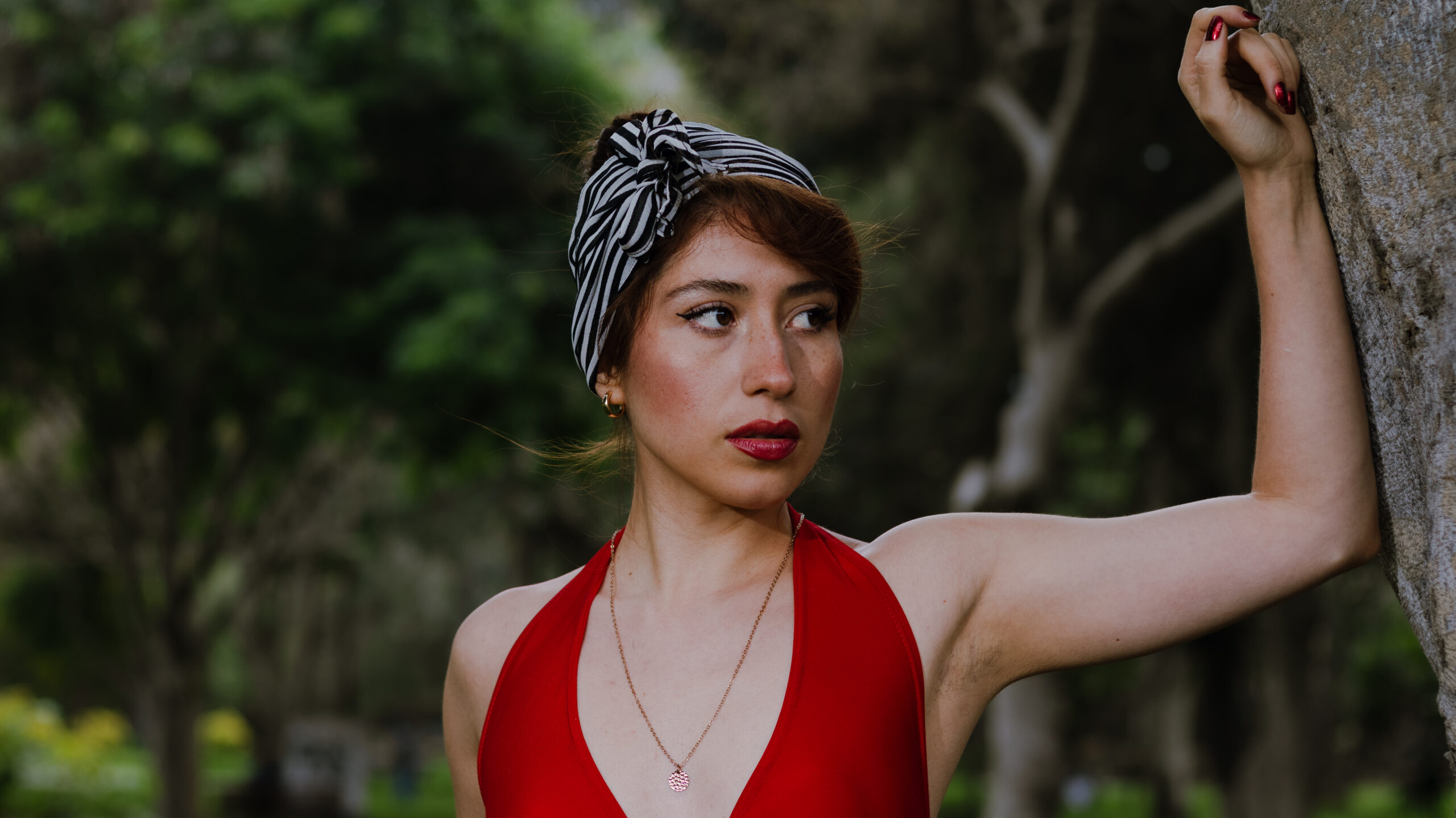 retrato modelo dia paris rojo